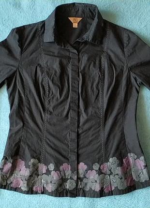 Черная рубашка с цветочным принтом1 фото