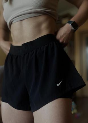 Спортивные шорты nike