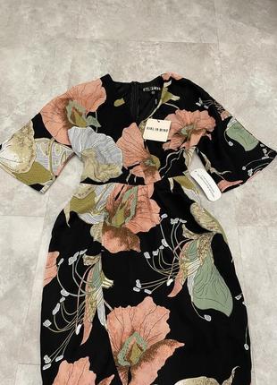 Платье-миди chelsea с короткими рукавами и запахом с цветочным принтом7 фото
