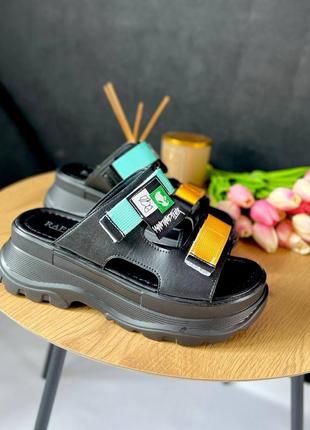 Легкие спортивные шлепанцы