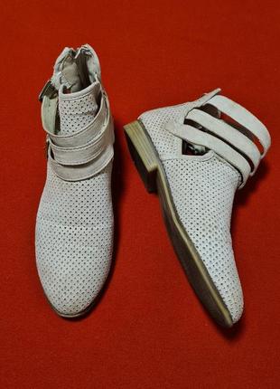 Стильные ботинки с перфорацией от f&amp;f 40 размера2 фото