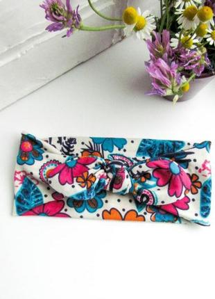Яркая цветочная повязка на голову