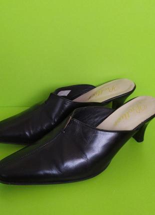 Шльопанці закриті чорні мюлі, 38