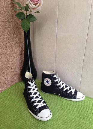 The back of a Suicidal Tendencies x Converse T shirt Converse All Star High Rojas Oscuro