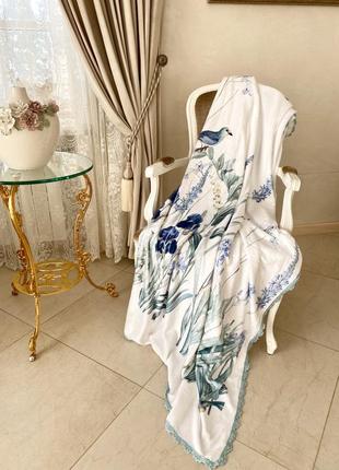 Плюшевый плед с декоративным флористическим орнаментом150х180