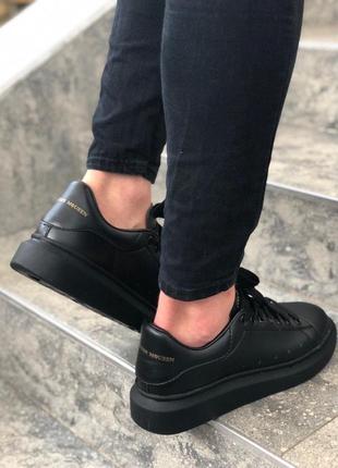 Кроссовки женские alexander mcqueen low triple black 2 александр маквин6 фото