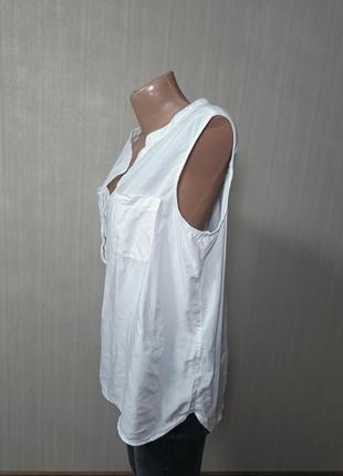Блузка без воротника без рукавов

. белая блуза .3 фото