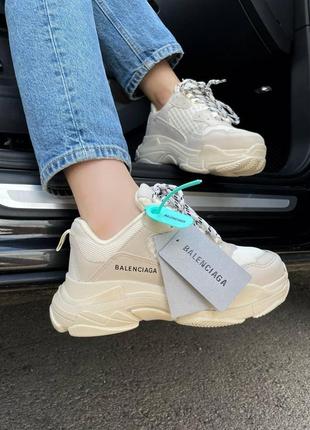 Жіночі кросівки balenciaga balenciaga triple s v1 beige баленсіага8 фото