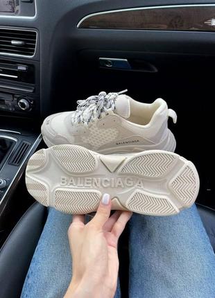 Жіночі кросівки balenciaga balenciaga triple s v1 beige баленсіага4 фото