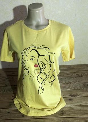 Жіноча футболка