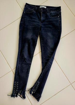 Узкие джинсы со шнуровкой внизу1 фото