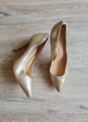 Золоті туфельки лодочки човники нарядні cosmoparis шкіряні