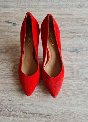 Червоні туфлі на каблуку minelli замшеві2 фото