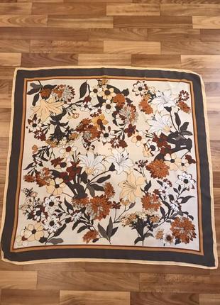 Платок в цветочный принт