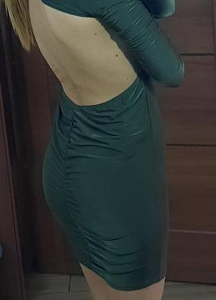 Платье с вырезом на спине