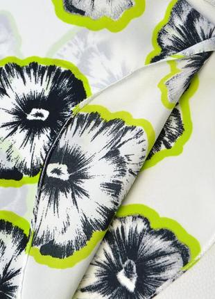 Стильная удлиненная блуза в цветы4 фото