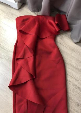 Эксклюзивное красное платье-бандо миди с оборкой true violet - красный6 фото
