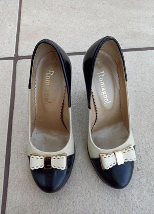 Туфлі romagnoli чорні шкіряні бежеві лаковані на високому каблуці2 фото
