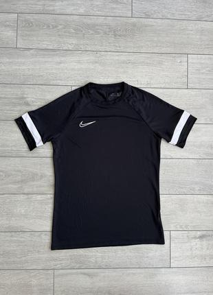 Спортивная футболка nike dri-fit academy 21 спортивна майка оригинал