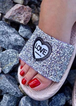 Стильные женские шлепанцы