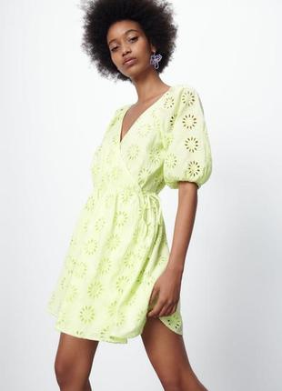 Zara міні сукня з прорізною вишивкою , s