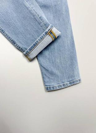 Lee світлі стрейчеві джинси в звуженому крої.3 фото