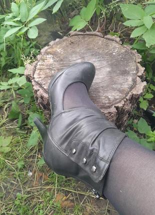 Супер зручне взуття зі шкіри на середню ногу.мега комфорт та зручнісь