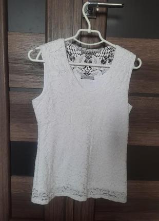 Біла мереживна блуза топ