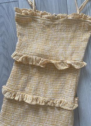 Короткое платье с рюшами и принтом в ситцевый цвет платье сарафан5 фото