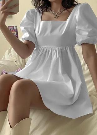 Белое платье с открытой спиной
