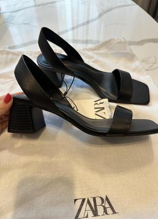 Кожаные босоножки zara 38р