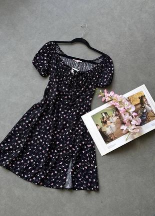 Платье «цветочки» со шнуровкой на груди3 фото