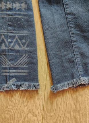 Распродажа! оригинальные и необычные синие джинсы с узором и бахромой tally weijl, скини8 фото