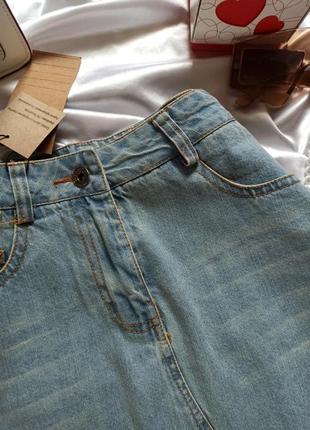 Джинсовая мини юбка с потертостями голубая4 фото
