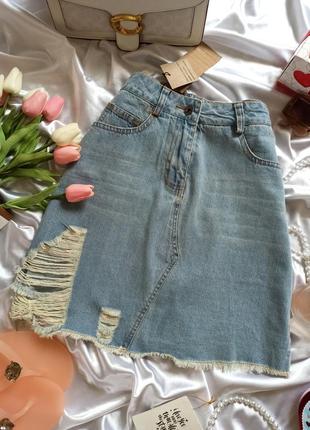 Джинсовая мини юбка с потертостями голубая2 фото