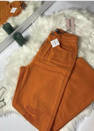 Яркие неоновые оранжевый джинсы прямые на высокой посадке с потертостями2 фото