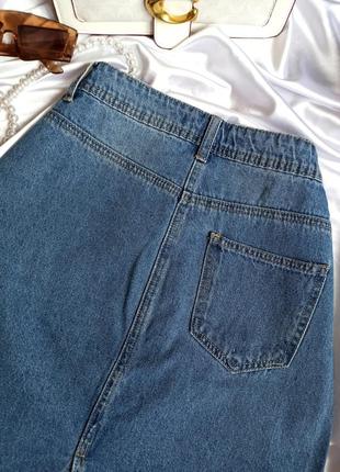 Асимметричная джинсовая юбка с бахромой с одним  карманом синяя7 фото