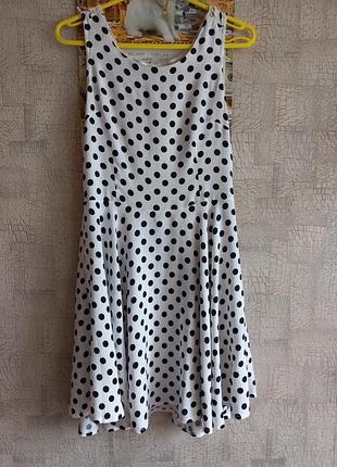 Летнее вискозное платье с ажурным декором на спине.