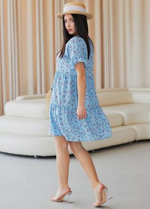 Штапельное легкое мини платье свободного кроя в цветочный принт3 фото