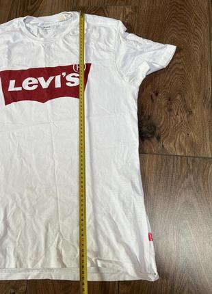 Белая футболка levi's м женская оригинальная футболка levi's белая с красным логотипом6 фото