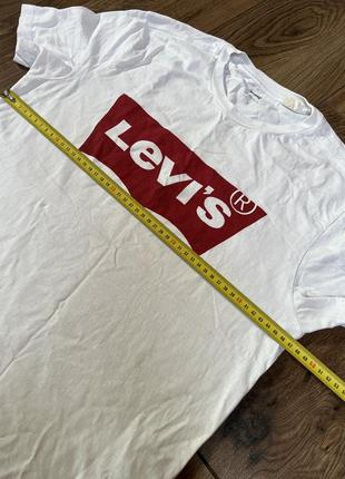 Белая футболка levi's м женская оригинальная футболка levi's белая с красным логотипом8 фото