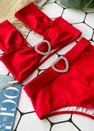 Женский красный раздельный купальник с топом и декором5 фото