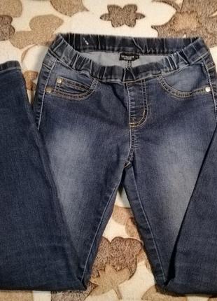Фірмові джинси на дівчинку-підлітка.