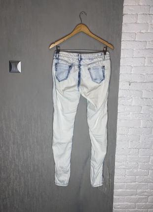 Орхининальные светлые джинсы4 фото