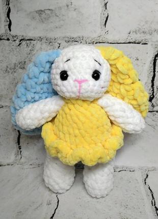 Вязаная игрушка амигуруми зайчик патриотричный зефирный