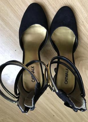 Взуття жіноче