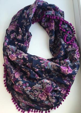 Яркий шарф в цветочный принт, платок, фиолетовый
