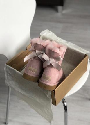 🏵️ugg mini bailey bow ii dusk🏵️зимние женские розовые угги, замшевые сапоги/уги10 фото