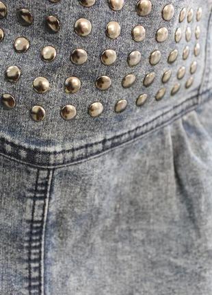 Юбка мини джинсовая с клепками4 фото