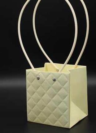 Подарочная коробка для цветов с ручками. цвет желтый. 13х11.5х11см / подарочная коробка для цветов с ручками.